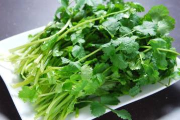 菊花茶的制作方法，清洗晾干开水浸泡